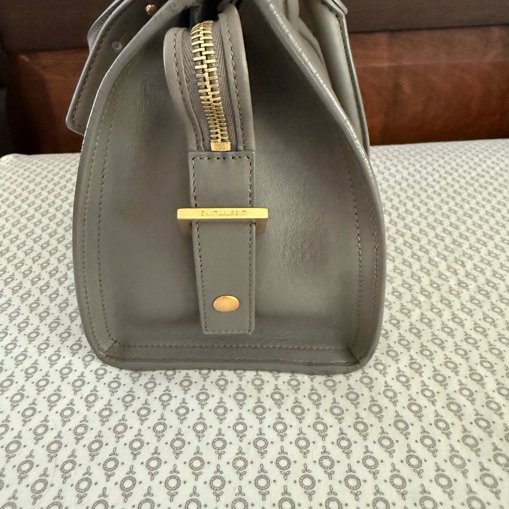 Saint Laurent baby cabas, in gray with gold hardware. - Picture 5 of 11